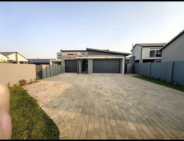 4 BEDROOM HOUSE FOR SALE IN MIDSTREAM HEIGHTS